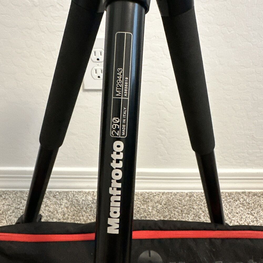 Manfrotto 290 MT294A3 Aluminum Tripod + Manfrotto 804RC2 3-Way Pan/Tilt Head - Picture 2 of 11
